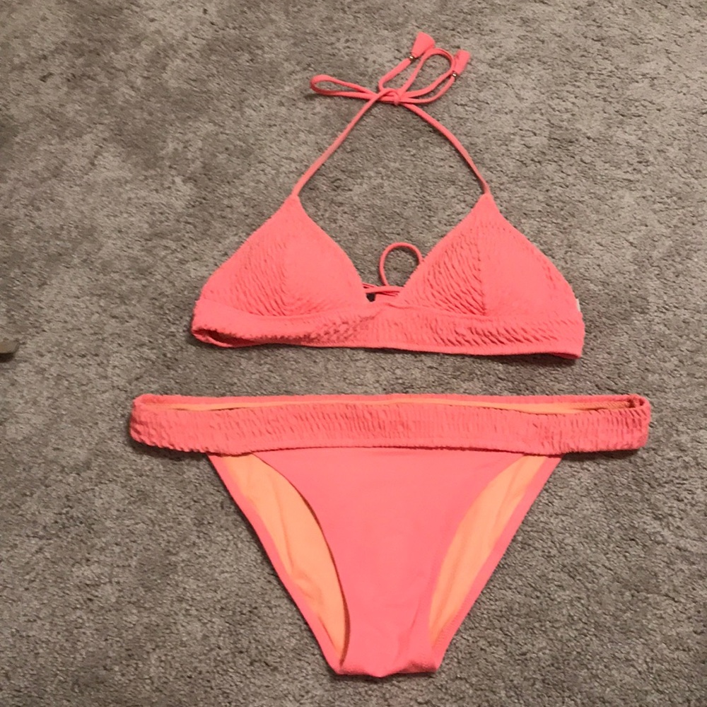 orange VS bikini. M top, L bottoms